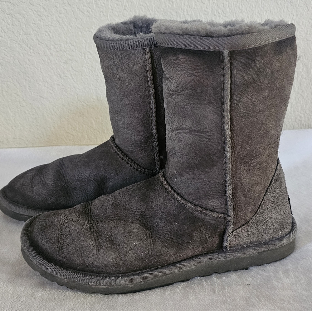UGG Women ’s Classic Short